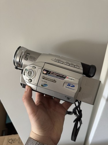 PANASONIC-CAMCORDER-NV-DS38
